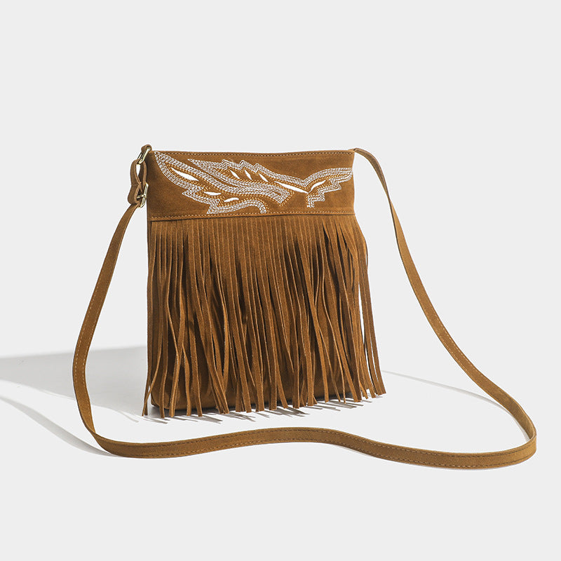 bolso con borlas