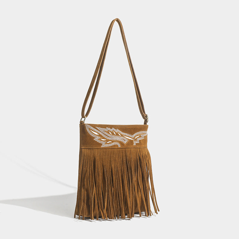 bolso con borlas